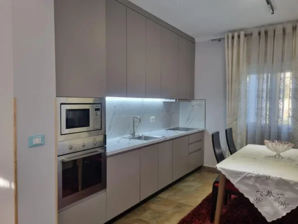 Tirane, jepet me qera apartament 2+1 Kati 3, 102 m² 600 € (Rruga Elbasanit)
