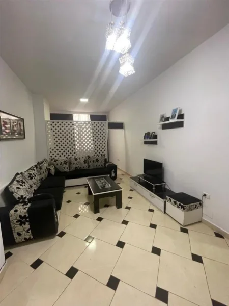 Tirane, jepet me qera apartament 2+1+Ballkon Kati 2, 68 m² 400 € (rruga Mikel Maruli)