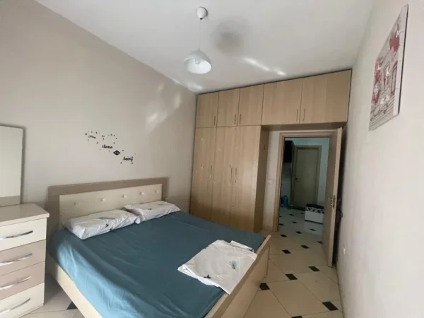 Tirane, jepet me qera apartament 2+1+Ballkon Kati 2, 68 m² 400 € (rruga Mikel Maruli)