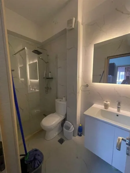 Tirane, jepet me qera apartament 2+1+Ballkon Kati 2, 68 m² 400 € (rruga Mikel Maruli)