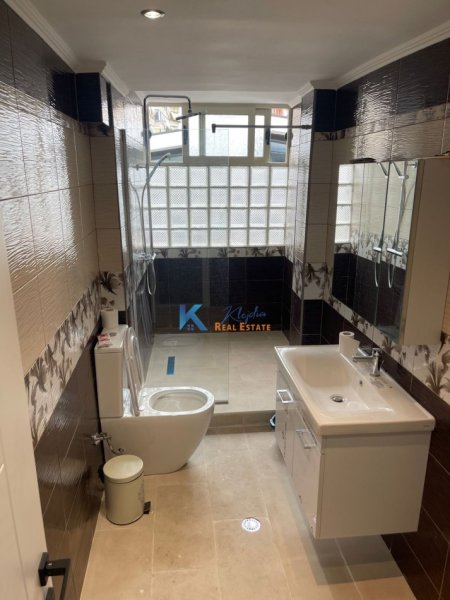 Tirane, jap me qera zyre Kati 2, 80 m² 700 € (Rruga e Kavajes)