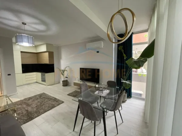 Tirane, shitet apartament 2+1 Kati 3, 105 m² 165.000 € (Kopshti Botanik)