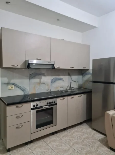 Tirane, jepet me qera Vile 1+1 Kati 1, 60 m² (Mbrapa ARC Hotel, Astir)