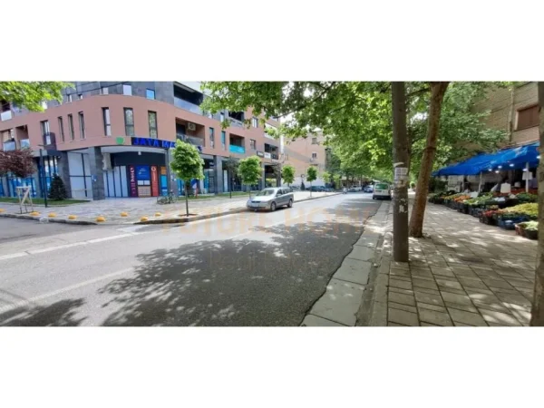 Tirane, shitet ambjent biznesi Kati 0, 19 m² 64.000 € (Ali Demi)