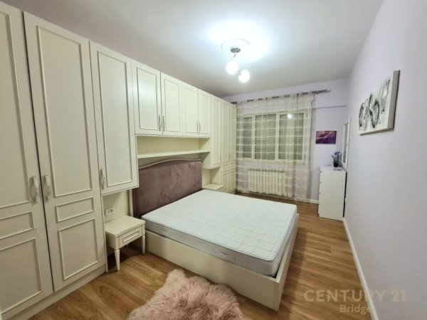 Tirane, jepet me qera apartament 2+1 Kati 3, 100 m² 750 € 