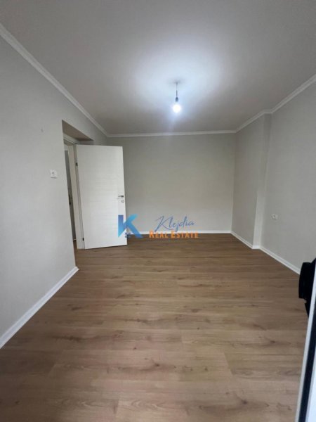 Tirane, shes apartament 1+1+Ballkon Kati 3, 56 m² 87.000 € (Ferit Xhajko)