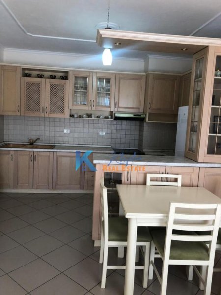 Tirane, jap me qera apartament 2+1+Ballkon Kati 7, 108 m² 550 € (Te Ura e Nisharakut)