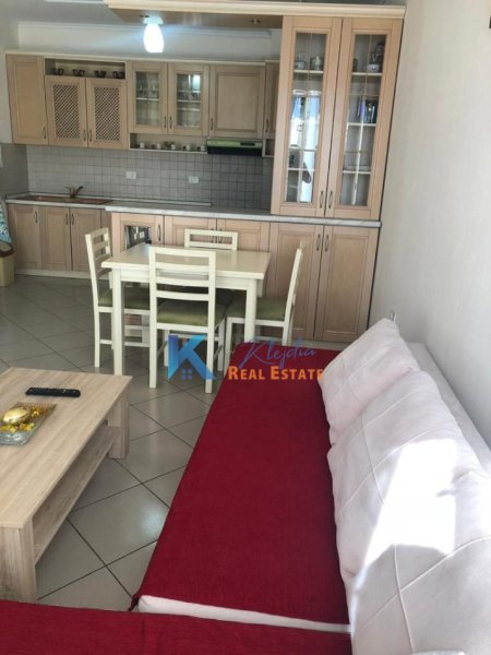 Tirane, jap me qera apartament 2+1+Ballkon Kati 7, 108 m² 550 € (Te Ura e Nisharakut)