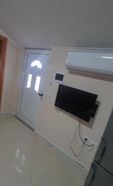 Tirane, jepet me qera apartament 1+1 Kati 3, 50 m² 350 € (Qsut)