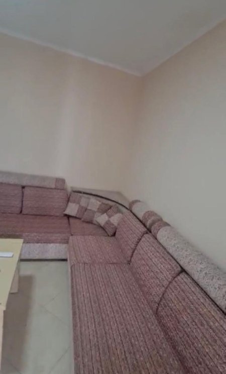 Tirane, jepet me qera apartament 1+1 Kati 3, 50 m² 350 € (Qsut)