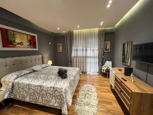 Tirane, jepet me qera apartament 1+1+Ballkon Kati 3, 70 m² 700 € (rruga Margarita Tutulani)