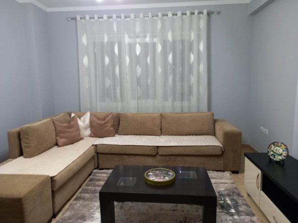 Tirane, jepet me qera apartament 1+1+Ballkon Kati 4, 80 m² 521 € (Rruga Kodra e Diellit)