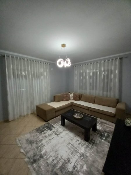 Tirane, jepet me qera apartament 1+1+Ballkon Kati 4, 80 m² 521 € (Rruga Kodra e Diellit)