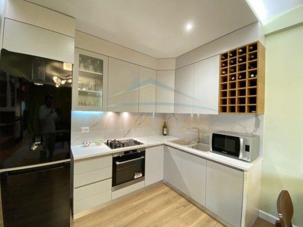 Tirane, shitet apartament 2+1+Aneks+Ballkon Kati 4, 102 m² 160.000 € (Unaza e Re)