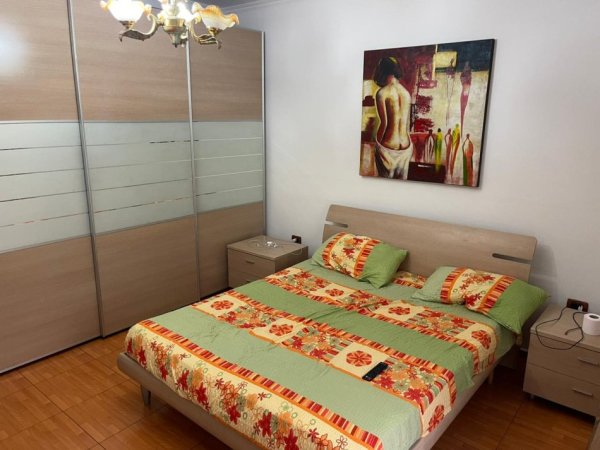 Tirane, jepet me qera shtepi 2+1+Ballkon Kati 2, 90 m² 600 € (rruga Skender Luarasi)