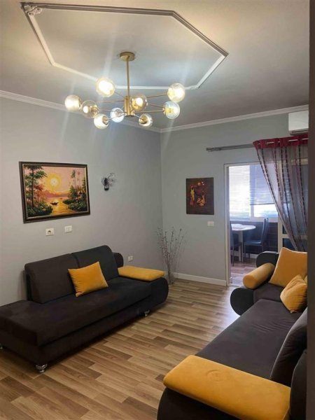 Tirane, jepet me qera apartament 2+1 Kati 3, 80 m² 500 € (rruga Rrapo Hekali)