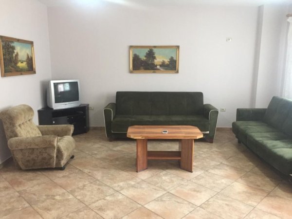 Tirane, jepet me qera apartament 2+1 Kati 4, 100 m² 380 € (yzberisht)