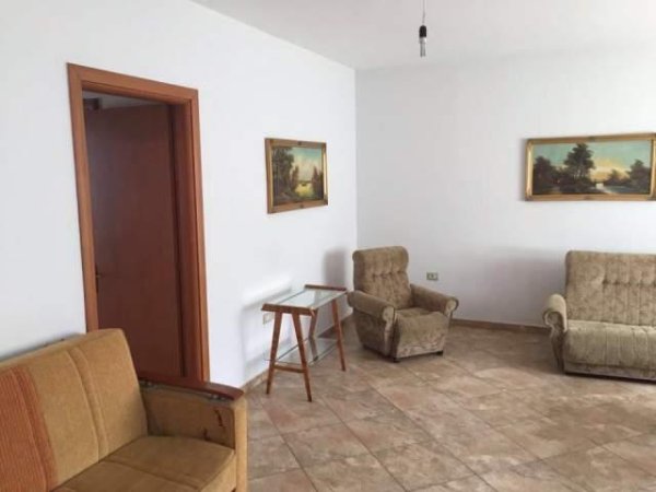 Tirane, jepet me qera apartament 2+1 Kati 4, 100 m² 380 € (yzberisht)