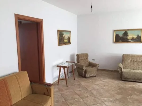 Tirane, jepet me qera apartament 2+1 Kati 4, 100 m² 380 € (yzberisht)