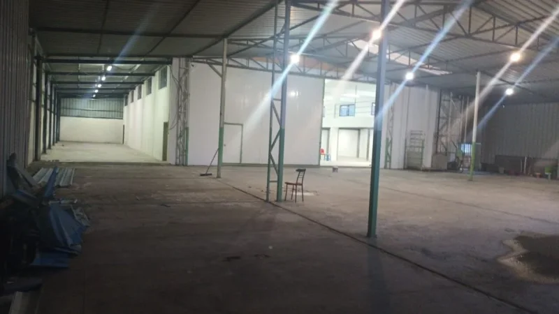 Tirane, jepet me qera magazine Kati 2, 1.400 m² 6.000 € (Autostrada Tiranë - Durrës Tiranë,Shqipëria)