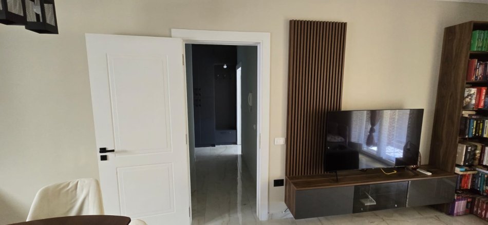 Tirane, jepet me qera apartament 1+1+Ballkon Kati 5, 70 m² 400 € (amerikan 2)