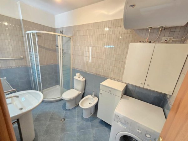 Tirane, jepet me qera apartament 2+1+Ballkon Kati 3, 100 m² 750 € (pazari i ri)