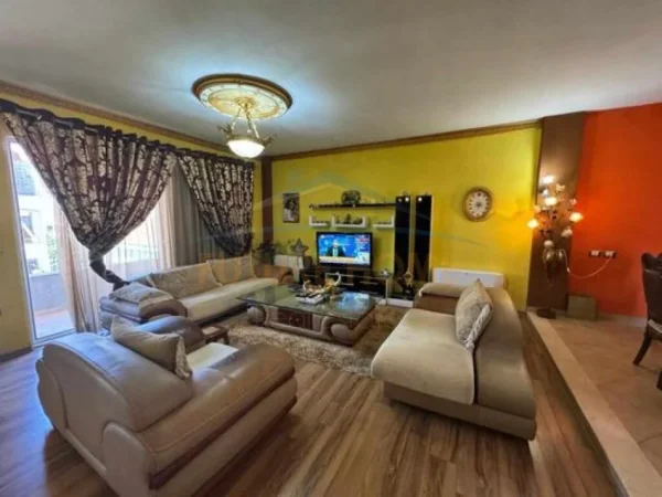 Tirane, shitet Vile 3 Katshe Kati 3, 308 m² 450.000 € (Varri i Bamit)