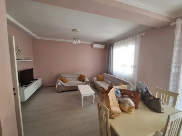 Tirane, jepet me qera apartament 2+1+Ballkon Kati 2, 88 m² 400 € (Gavril Dara)