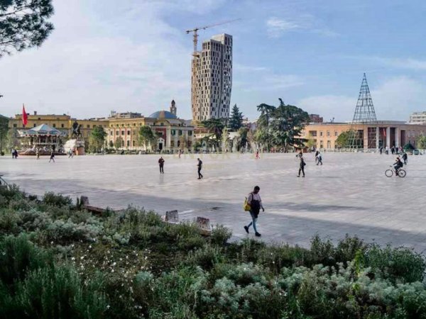 Tirane, jepet me qera ambjent biznesi Kati 0, 580 m² 12.000 € (QENDËR)