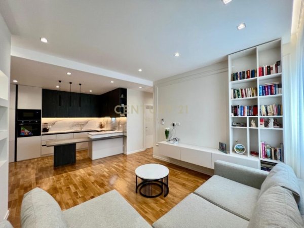 Tirane, shes apartament 2+1+Aneks+Ballkon Kati 4, 119 m² 220.000 € (PORCELAN)