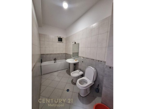 Tirane, jepet me qera apartament 2+1 Kati 1, 120 m² 500 € (KOPESHTI BOTANIK)