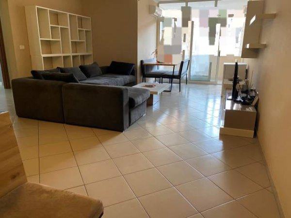 Tirane, jepet me qera apartament 2+1+Ballkon Kati 8, 105 m² 600 € (komuna e parisit)