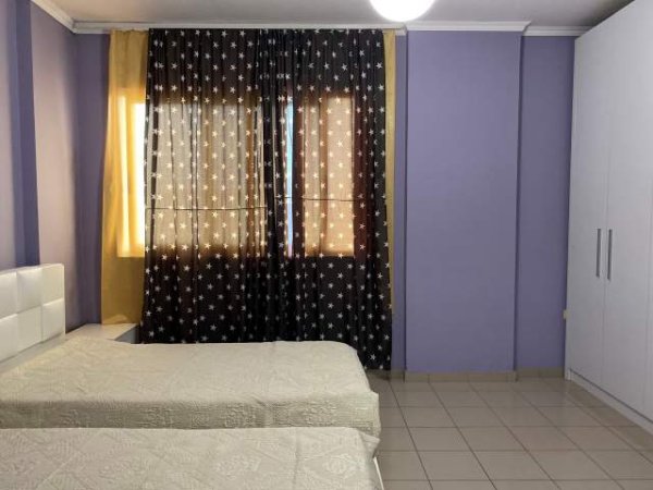 Tirane, jepet me qera apartament 2+1+Ballkon Kati 8, 105 m² 600 € (komuna e parisit)