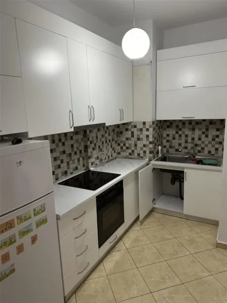 Tirane, jepet me qera apartament 2+1 Kati 5, 100 m² 350 € (kamez)