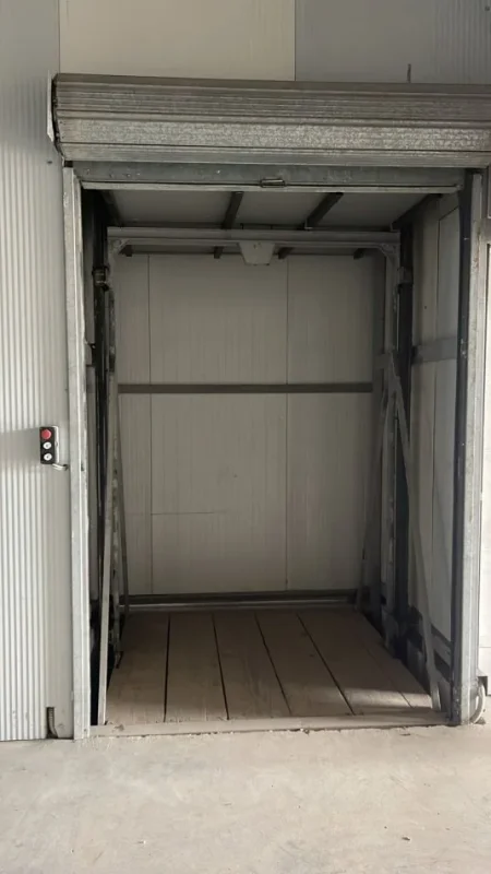 Tirane, jepet me qera magazine Kati 2, 1.700 m² 4.500 € (City Park)