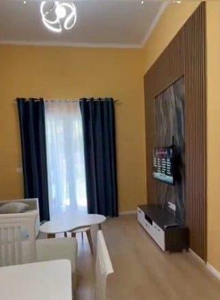 Tirane, jepet me qera apartament 2+1+Ballkon Kati 1, 94 m² 600 € (kodra e diellit)