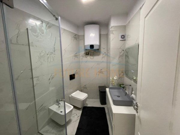 Tirane, shitet apartament 2+1+Ballkon Kati 3, 165.000 € (KOPSHTI BOTANIK)