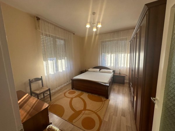 Tirane, jepet me qera Vile 1+1+Ballkon Kati 2, 65 m² 450 € (Rruga Fortuzi)