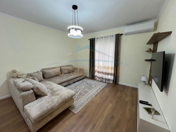 Tirane, shitet apartament 1+1+Ballkon Kati 4, 79 m² 120.000 € (Brryl)