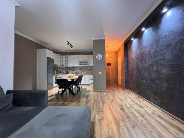 Tirane, shitet apartament 2+1+Ballkon Kati 3, 108 m² 220000€ (Kopshti Botanik)