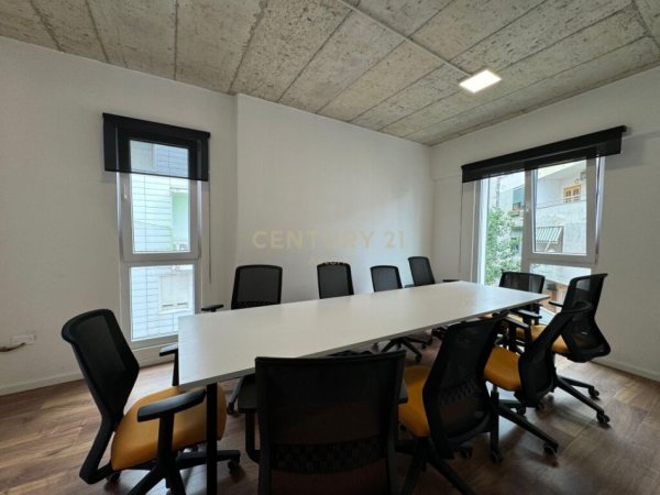 Tirane, jepet me qera zyre Kati 5, 170 m² 2.000 € (Rruga e Elbasanit)