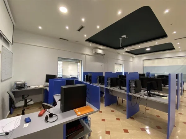 Tirane, jepet me qera ambjent biznesi Kati 0, 156 m² 1200€ (VASIL SHANTO)