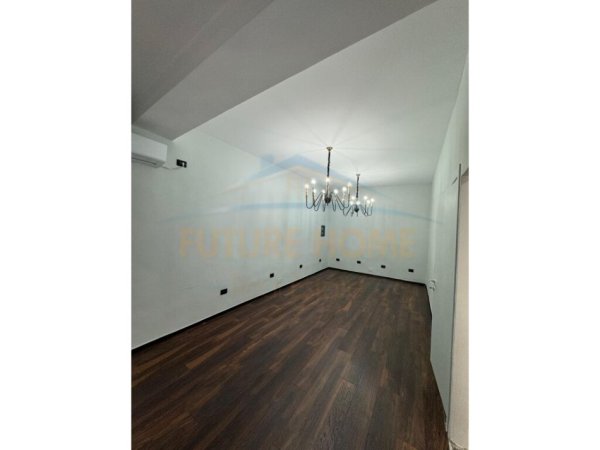 Tirane, jepet me qera ambjent biznesi Kati 0, 50 m² 500 € (STACIONI I TRENIT)