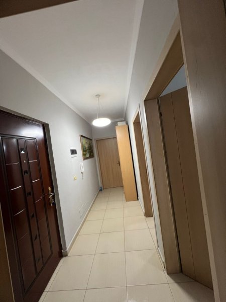 Tirane, jepet me qera apartament 2+1 Kati 4, 78 m² 500 € (Brryli)