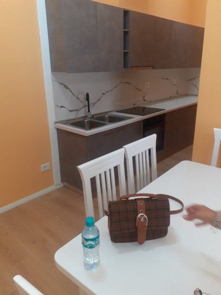 Shqiperi, jepet me qera apartament 2+1+Ballkon Kati 1, 94 m² 600 € (KODRA E DIELLIT)