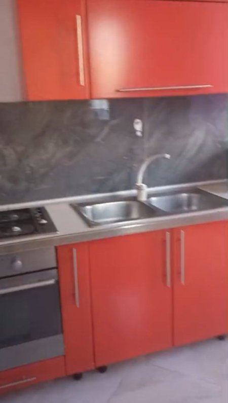 Tirane, jepet me qera apartament 1+1 Kati 1, 50 m² 300 € (Laprake)