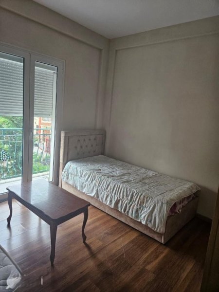 Tirane, jepet me qera apartament 3+1+Ballkon Kati 3, 160 m² 400 € (VILAT AMERIKANE)