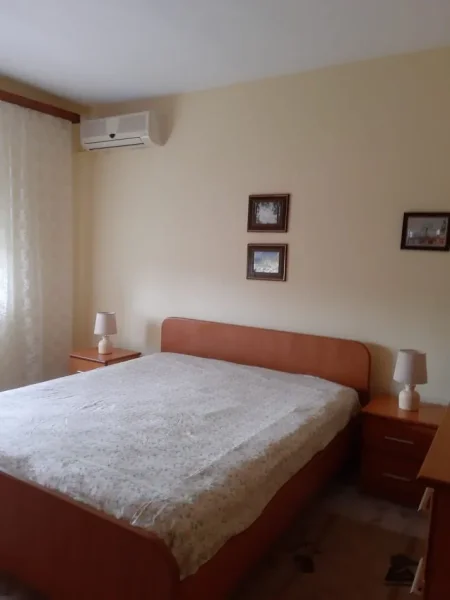 Tirane, jepet me qera apartament 1+1+Aneks Kati 4, 400 € 