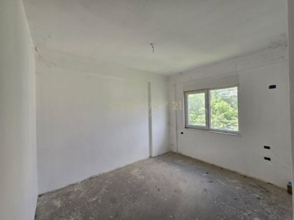 Tirane, shes apartament 3+1+2+Ballkon , 139 m² 320.000 € (Liqeni i Thatë)