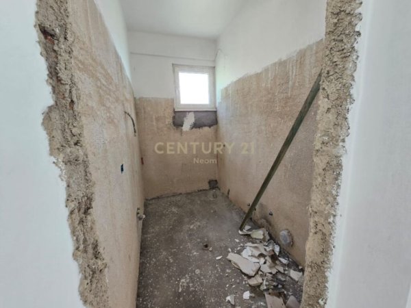 Tirane, shes apartament 3+1+2+Ballkon , 139 m² 320.000 € (Liqeni i Thatë)